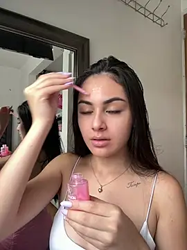 IslaCole online show from April 6, 6:53 pm