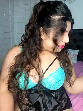 missluna j online show from October 28, 4:18 am