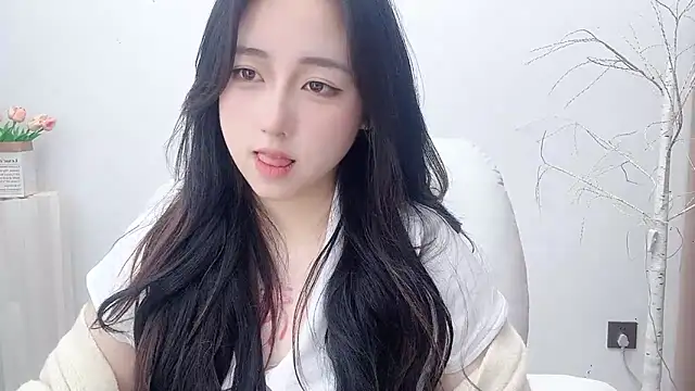 Love-hanzaizai718 online show from November 6, 8:15 pm