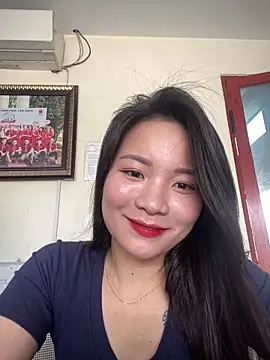 Bee Yellow00 online show from April 20, 2:47 am