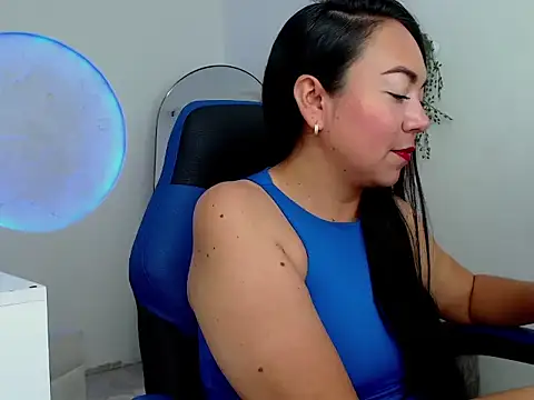 Yadis hot online show from November 28, 10:02 pm