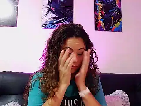 Caroline Jons online show from November 19, 3:01 pm