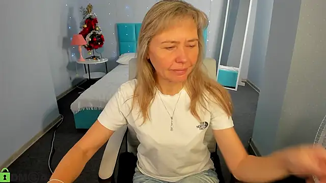 Carla Vogue online show from January 6, 2:04 am