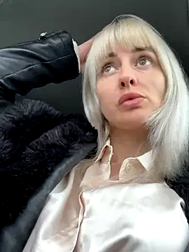 blondegirlx online show from November 28, 12:08 pm