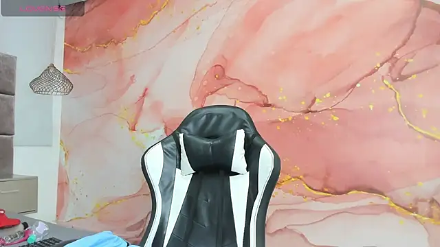 laliItaclark online show from April 13, 11:33 am