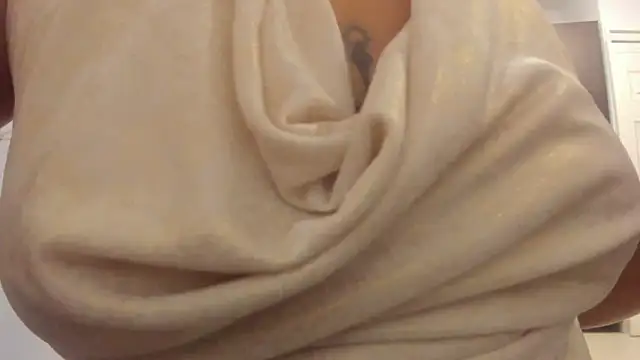 SaraChatChaud online show from November 14, 8:53 pm