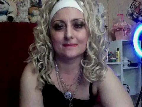 xHot Amazonq online show from November 2, 10:24 pm