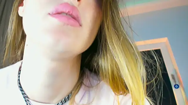 SugarSkye online show from June 9, 1:38 am
