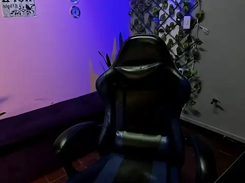 Mia Bonnie online show from December 16, 8:15 pm