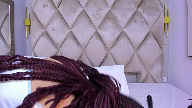 violett rabbit  online show from March 3, 8:15 pm