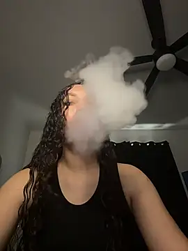 nikkiloveee online show from July 25, 5:31 pm