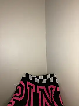 nikkiloveee online show from November 14, 7:14 pm