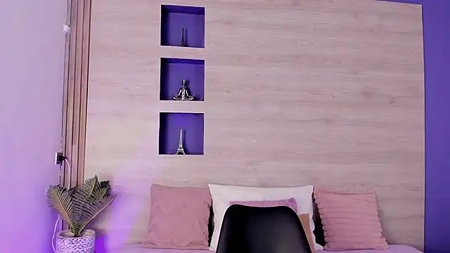 Hillary hott online show from November 12, 2:15 pm