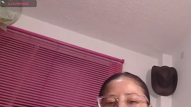 Emma Hotkiss online show from April 11, 2:17 am