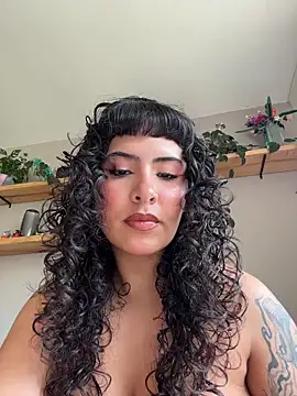 SugarTroubl33 online show from June 18, 2:22 pm
