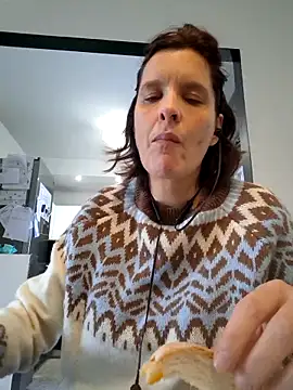 Piediniecollant online show from February 11, 11:33 am