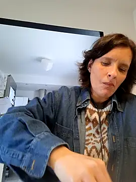 Piediniecollant online show from February 12, 11:34 am