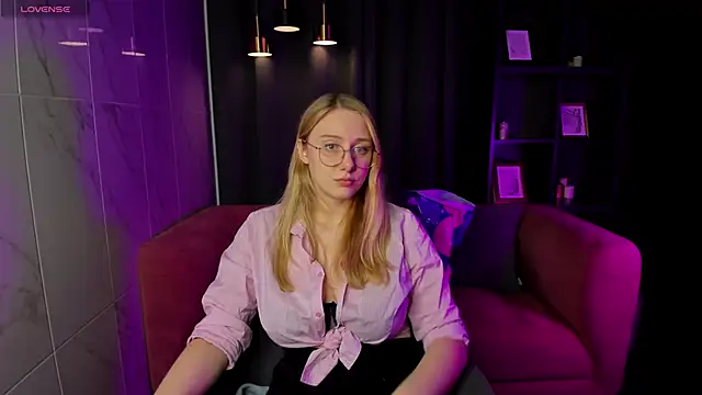 Liana Ln online show from December 15, 1:27 pm