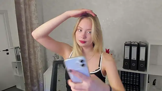 Melanie Ryer online show from November 4, 12:59 am