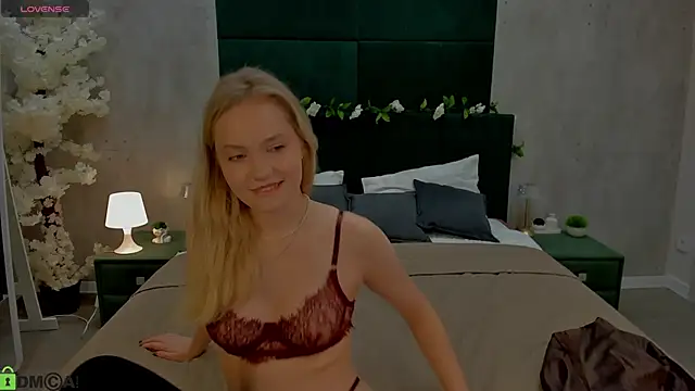 Melanie Ryer online show from November 28, 2:14 am