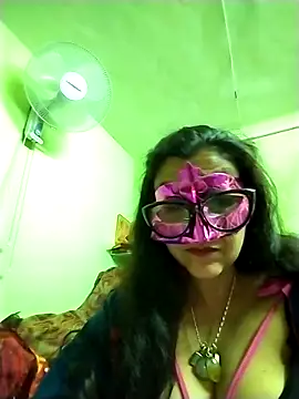 LOVE  RANI online show from November 6, 8:15 pm