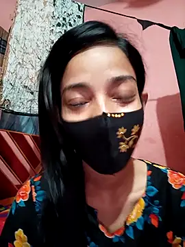 Green LaDY66 online show from May 2, 9:12 am