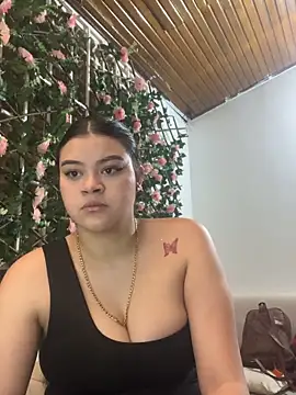 Tharafresneda  online show from October 31, 4:44 pm