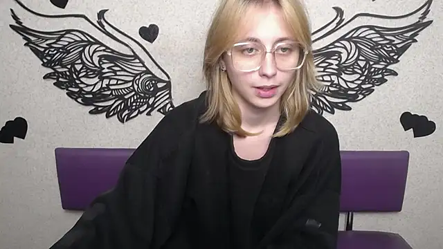 TracyLll online show from December 2, 2:08 pm