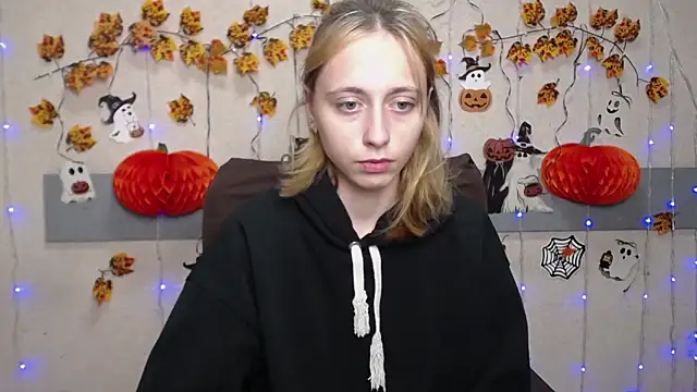 TracyLll online show from November 4, 1:27 pm