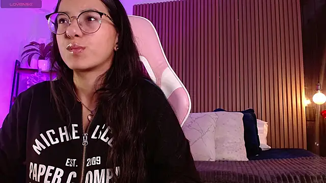 Skay bluee online show from December 2, 2:08 pm