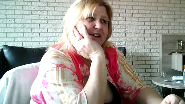 Sylviastar46 online show from April 13, 2:40 pm