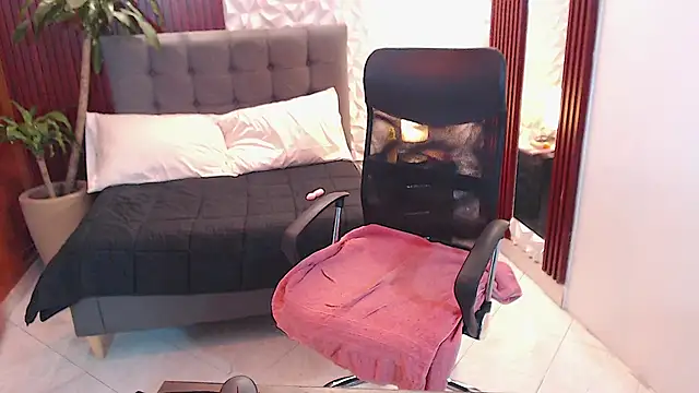 lia cr1 online show from November 22, 9:39 pm