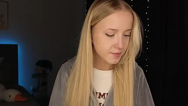 adele armass online show from April 11, 8:45 pm