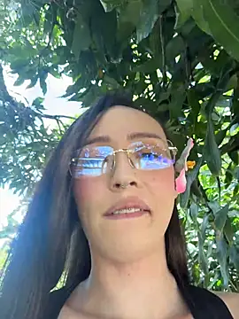 BabyLauritaa online show from August 8, 7:00 pm