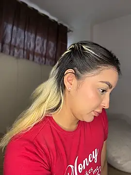 Elina Hills online show from April 16, 9:39 pm