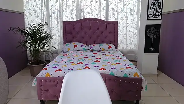 alaia skater online show from December 4, 7:14 pm