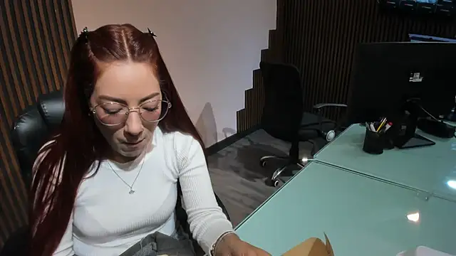 desk desire online show from February 5, 12:41 pm