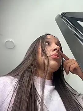 Brunettecollins05 online show from June 4, 8:57 pm