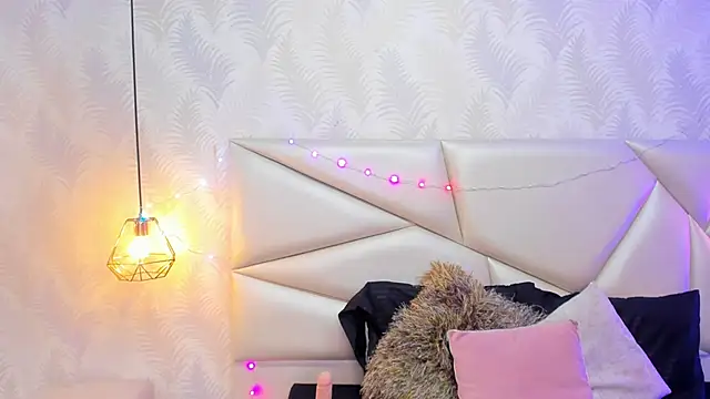 laurettedela rouse online show from December 18, 11:37 am