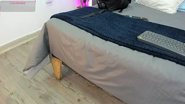 kendra london online show from January 14, 11:15 am