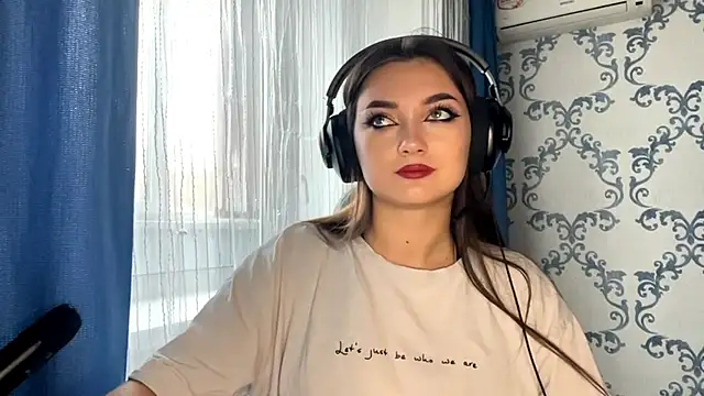 TwotyBright online show from November 14, 8:03 am