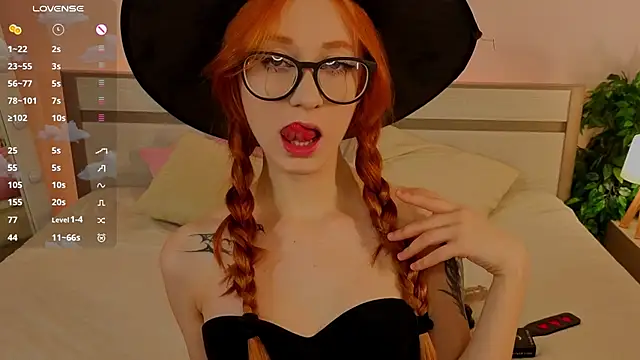 WICKEDEMBER online show from December 5, 3:39 am