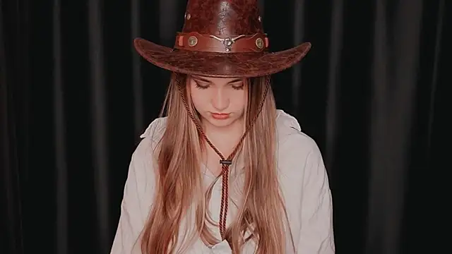 LeenaPuita online show from January 10, 5:17 pm