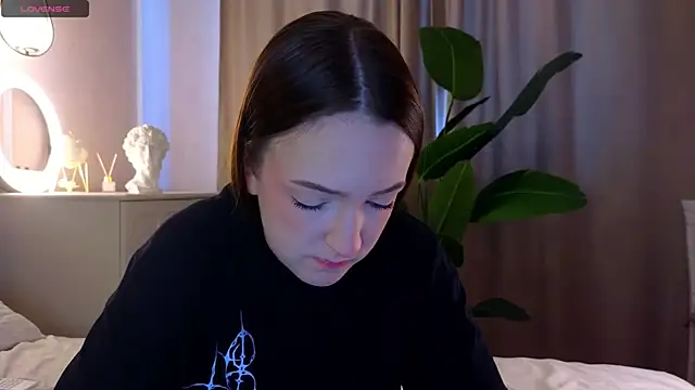 FrancesMason online show from March 3, 6:19 am