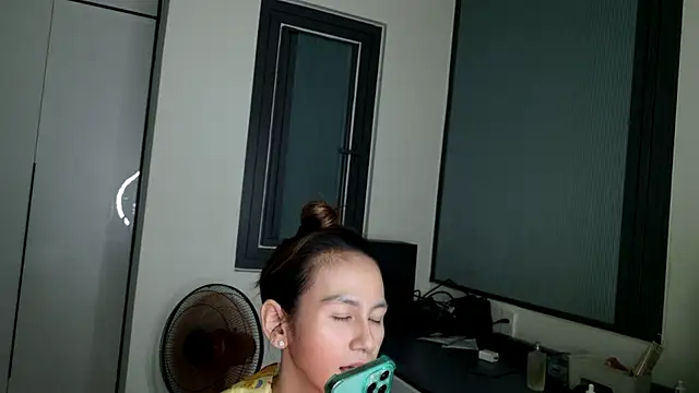 dung520 online show from December 1, 4:09 pm