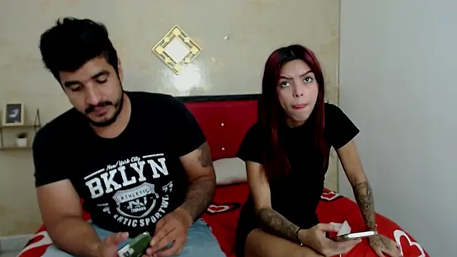 mike and miaxx online show from November 11, 5:03 am