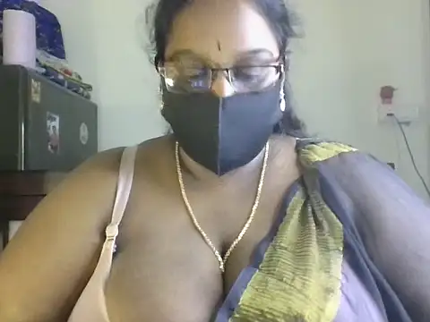 hootypriya online show from July 29, 9:37 pm