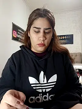 nahiarabiel33 online show from June 24, 9:14 pm