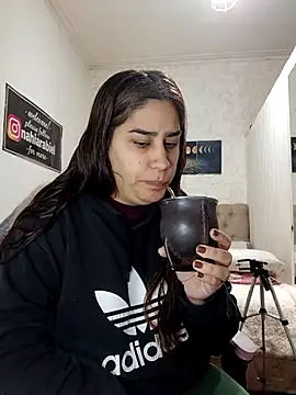 nahiarabiel33 online show from June 25, 7:37 pm