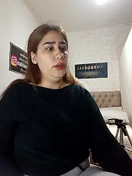 nahiarabiel33 online show from July 1, 8:08 pm